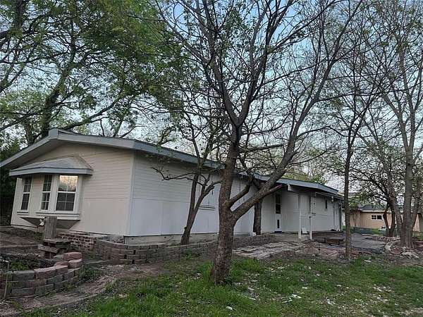 12 Acres of Land with Home for Lease in McKinney, Texas