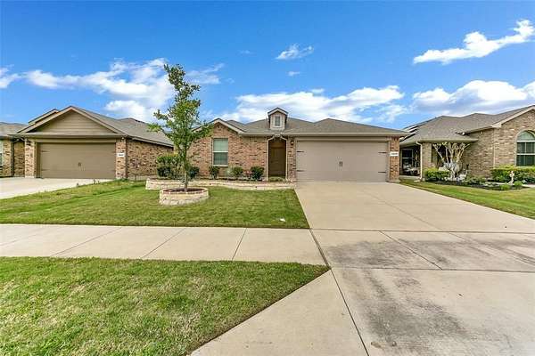 80 Acres of Land with Home for Lease in Springtown, Texas