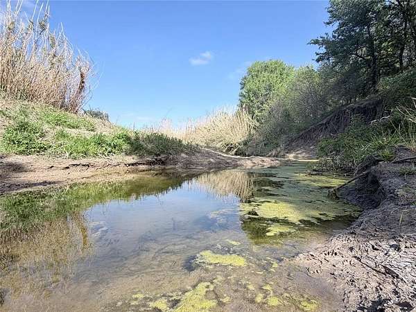 10 Acres of Residential Land for Sale in Abbott, Texas