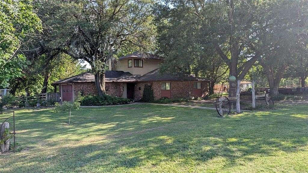 2.25 Acres of Land with Home for Sale in Waxahachie, Texas