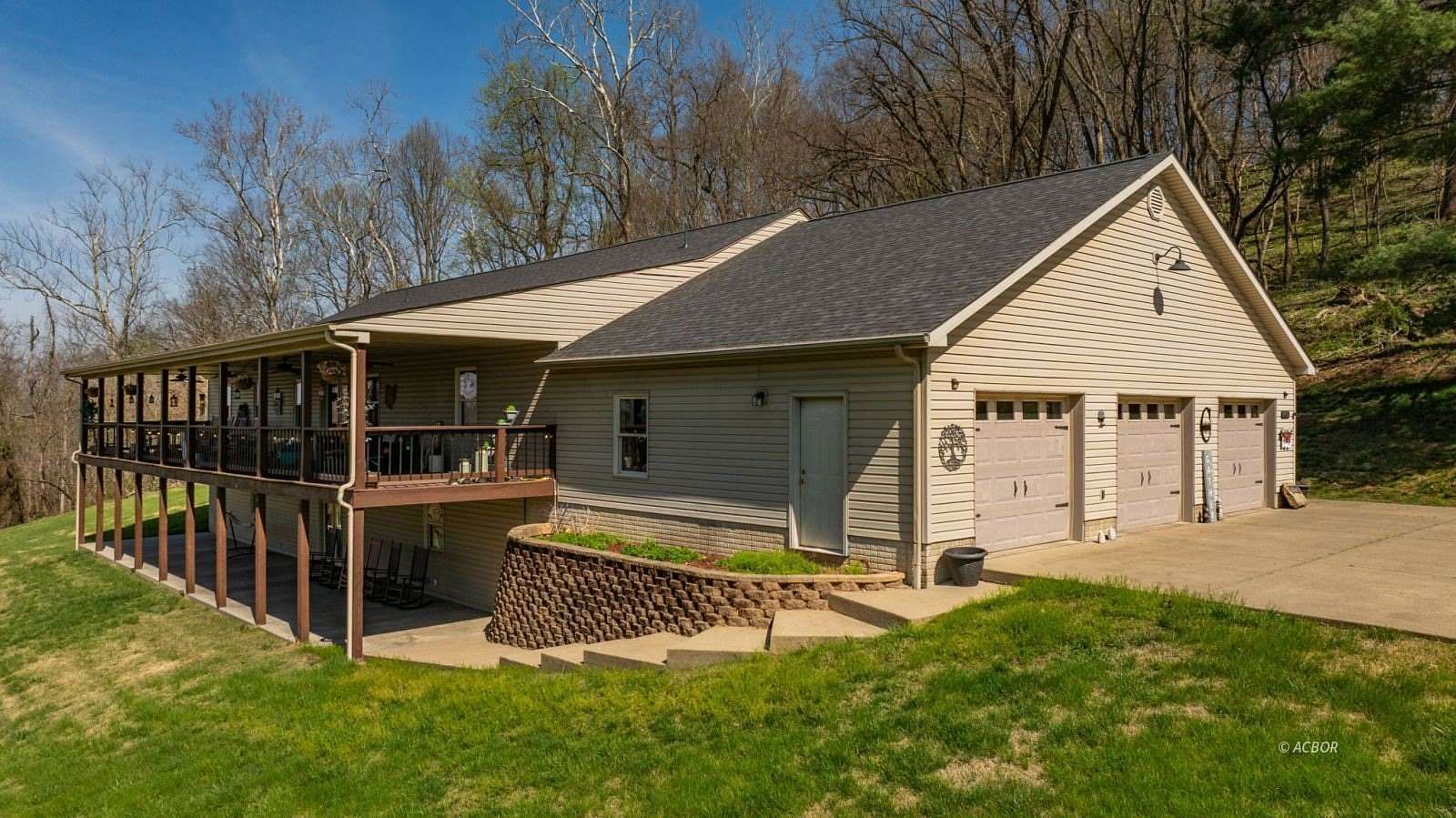 6.4 Acres of Land with Home for Sale in Syracuse, Ohio