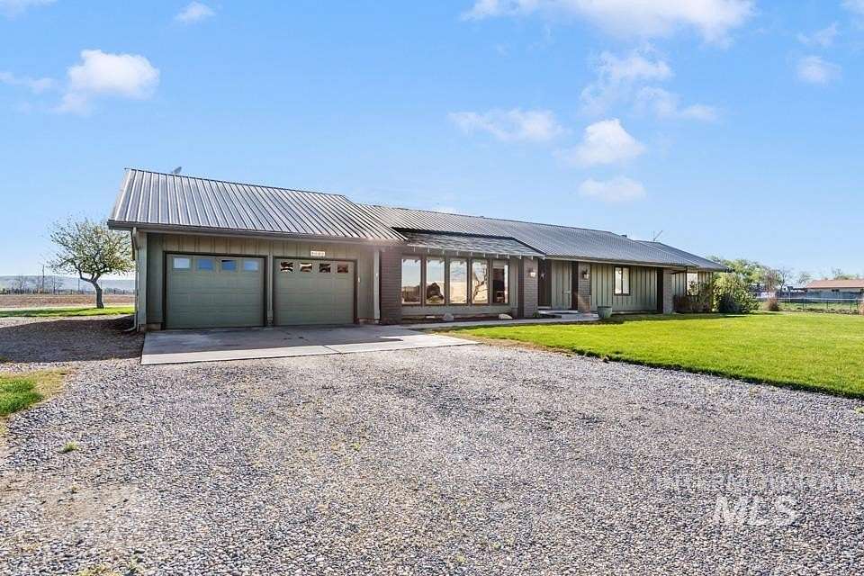 5.18 Acres of Land with Home for Sale in Ontario, Oregon