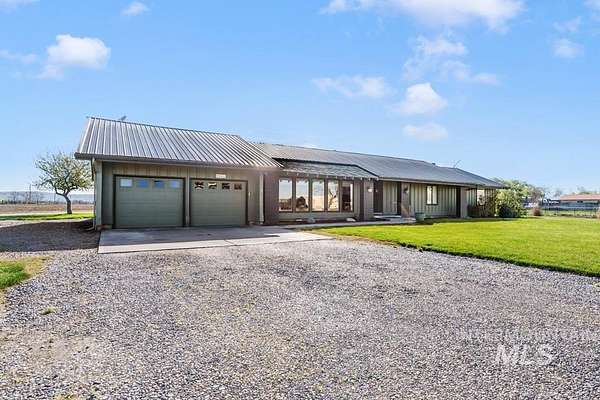 5.18 Acres of Land with Home for Sale in Ontario, Oregon