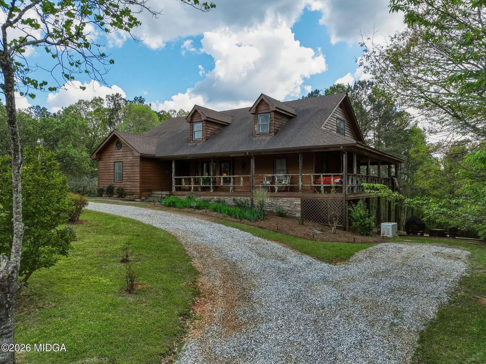 16.6 Acres of Land with Home for Sale in Juliette, Georgia