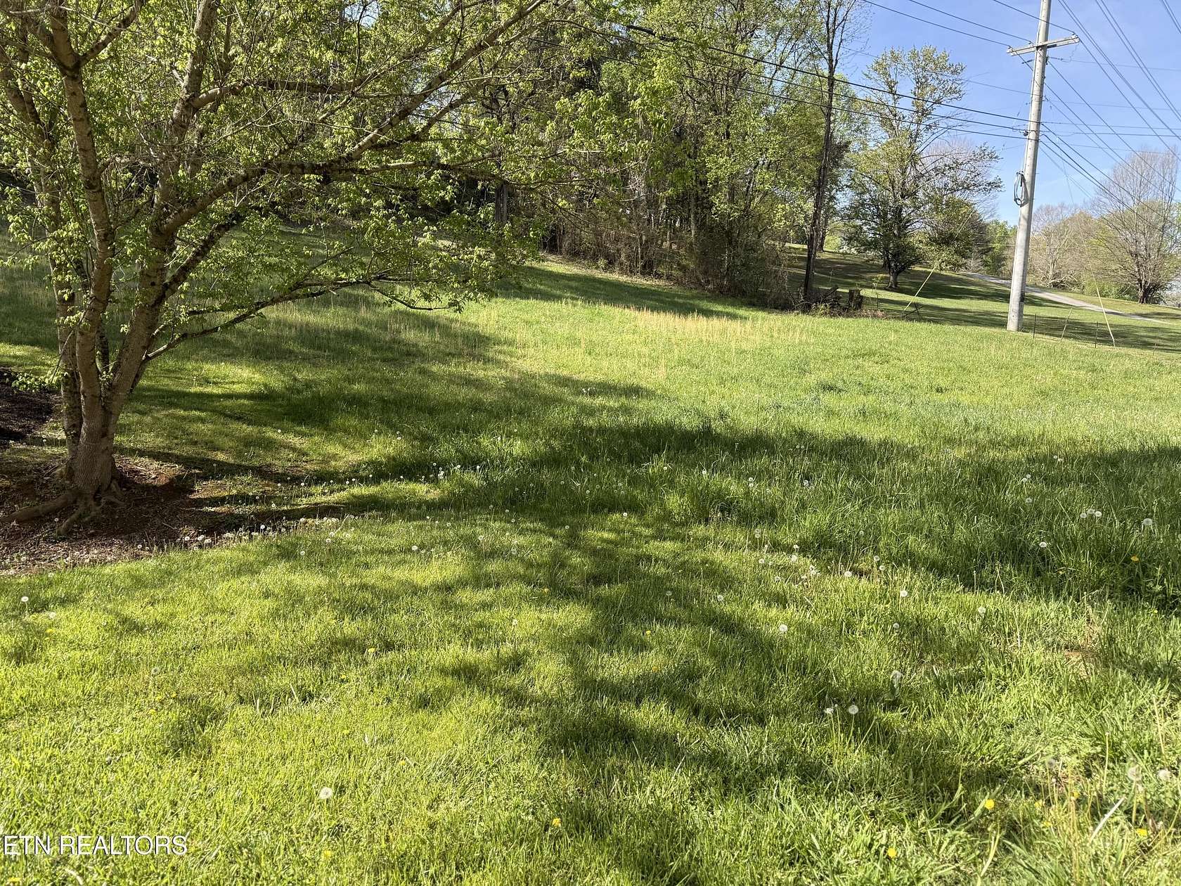 1 Acre of Residential Land for Sale in Kodak, Tennessee