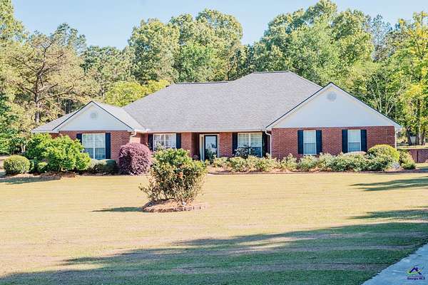 2.5 Acres of Land with Home for Sale in Macon, Georgia