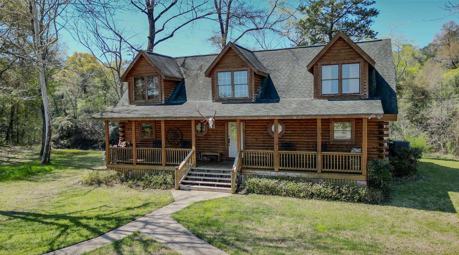 711 Acres of Land with Home for Sale in Shubuta, Mississippi