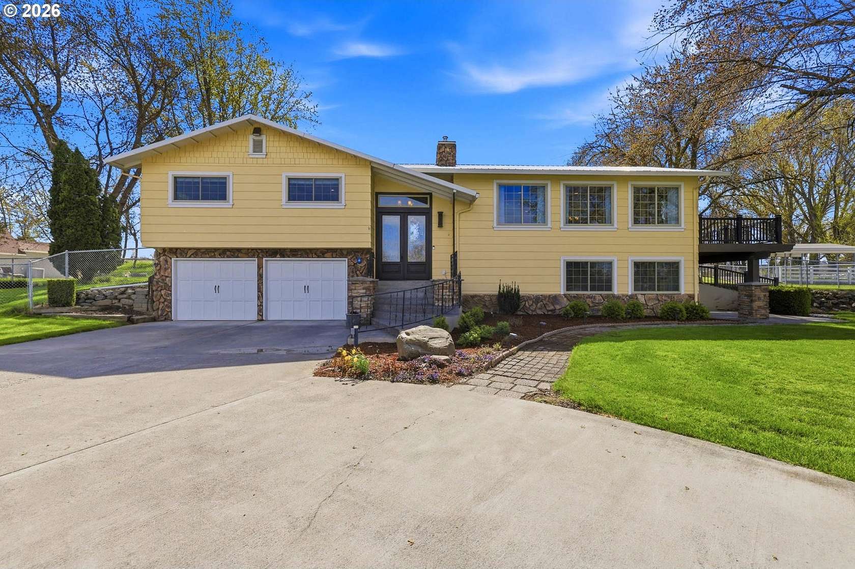 1.78 Acres of Land with Home for Sale in Hermiston, Oregon