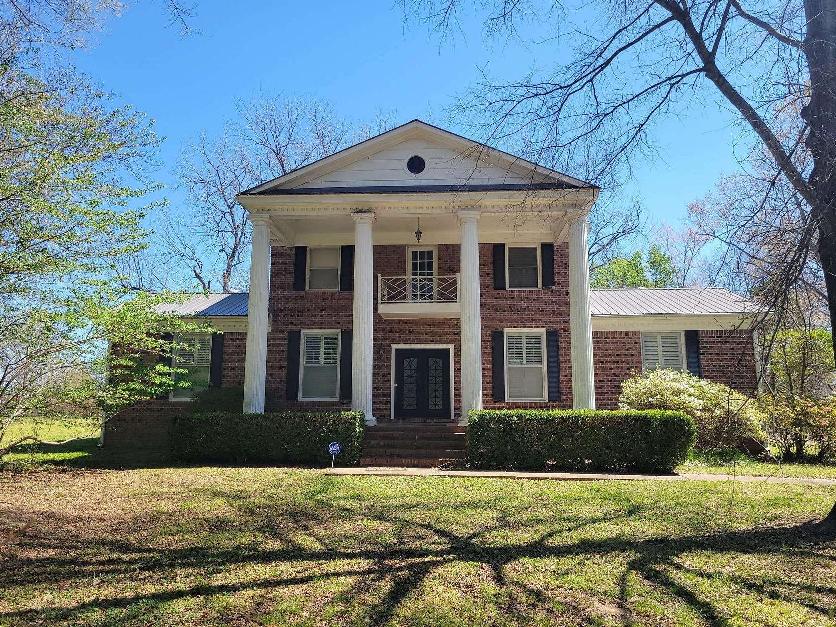 1.74 Acres of Land with Home for Sale in Oakland, Tennessee