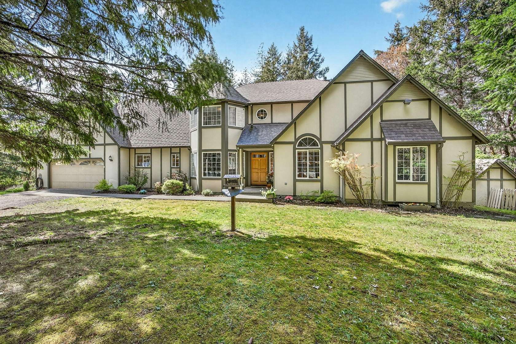 5.43 Acres of Land with Home for Sale in Rogue River, Oregon