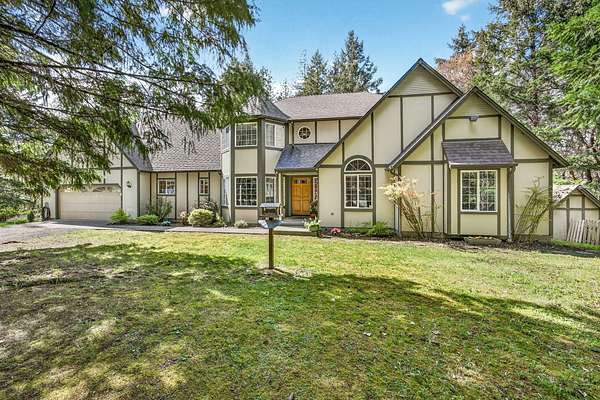 5.43 Acres of Land with Home for Sale in Rogue River, Oregon