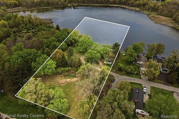 4.8 Acres of Residential Land for Sale in Highland Township, Michigan