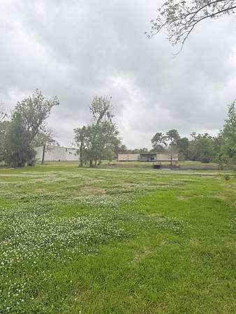 10 Acres of Recreational Land with Home for Sale in Brazoria, Texas