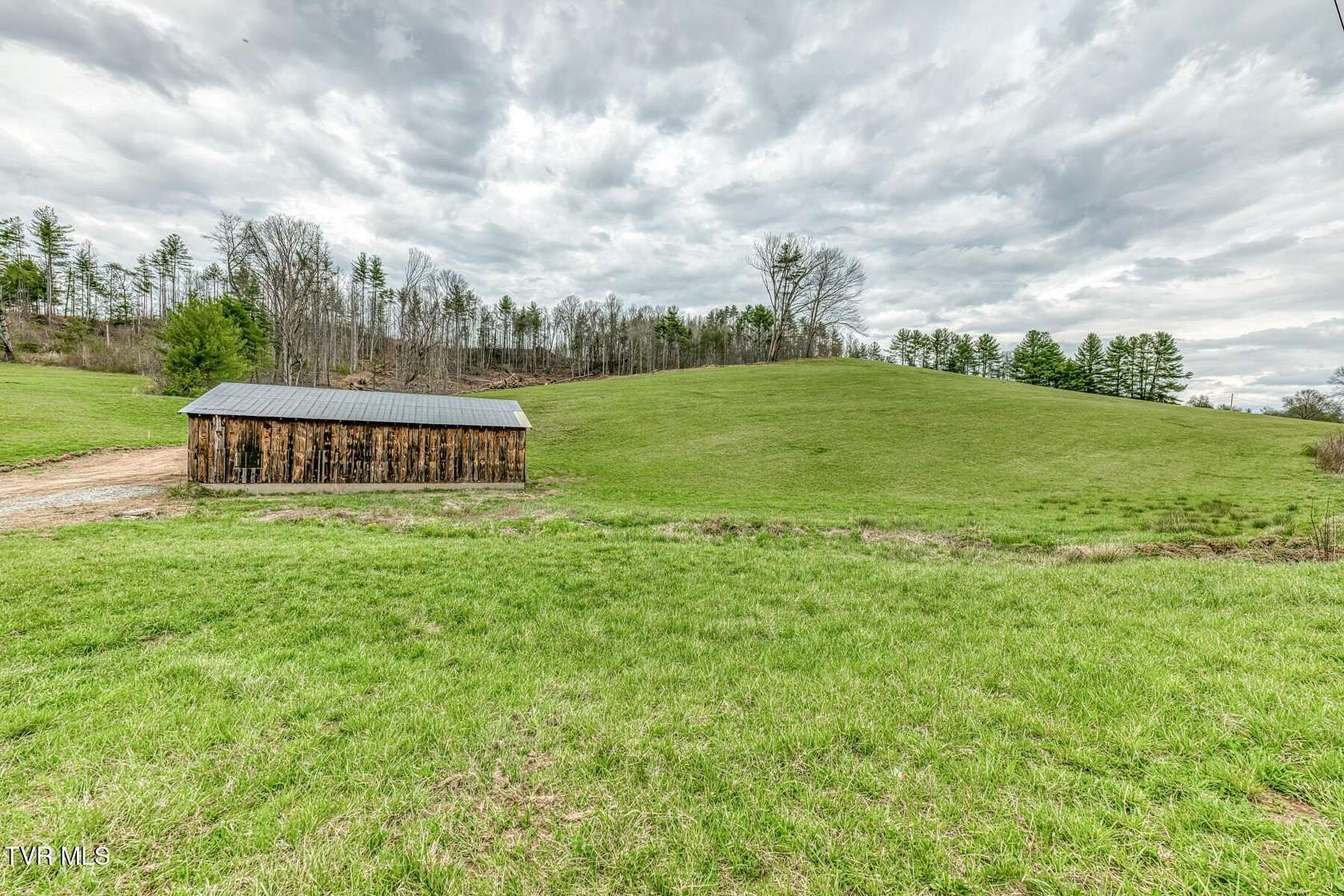 8 Acres of Residential Land for Sale in Mountain City, Tennessee