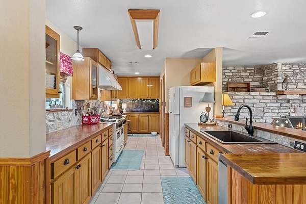 18.9 Acres of Improved Land for Sale in Pipe Creek, Texas