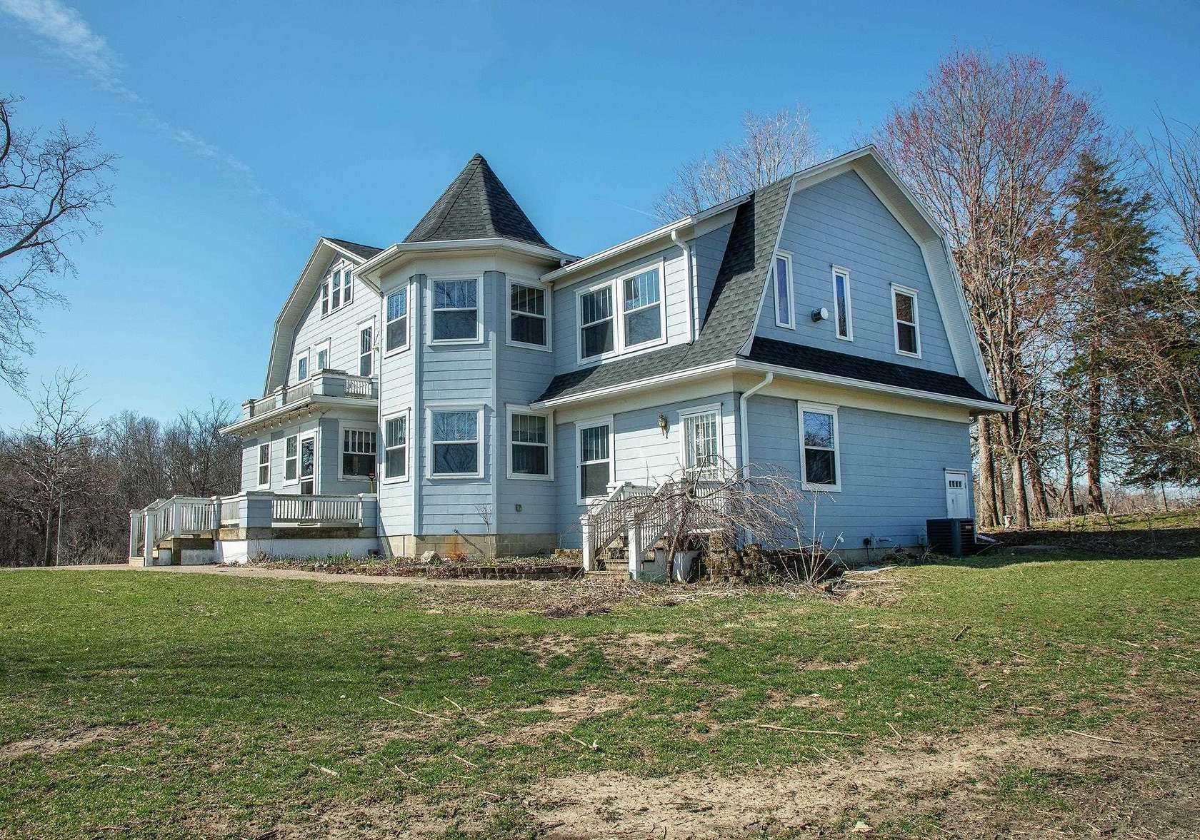 10.2 Acres of Land with Home for Sale in Waverly, Iowa