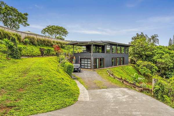 2.75 Acres of Land with Home for Sale in Haʻikū, Hawaii