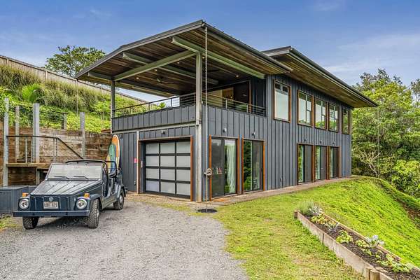 2.75 Acres of Land with Home for Sale in Haʻikū, Hawaii