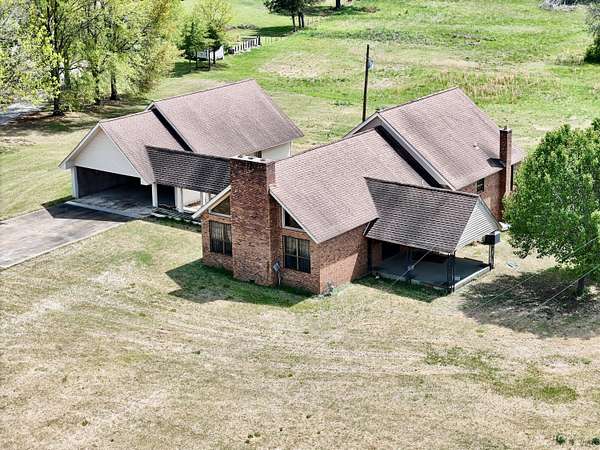 12.6 Acres of Land with Home for Sale in New Albany, Mississippi