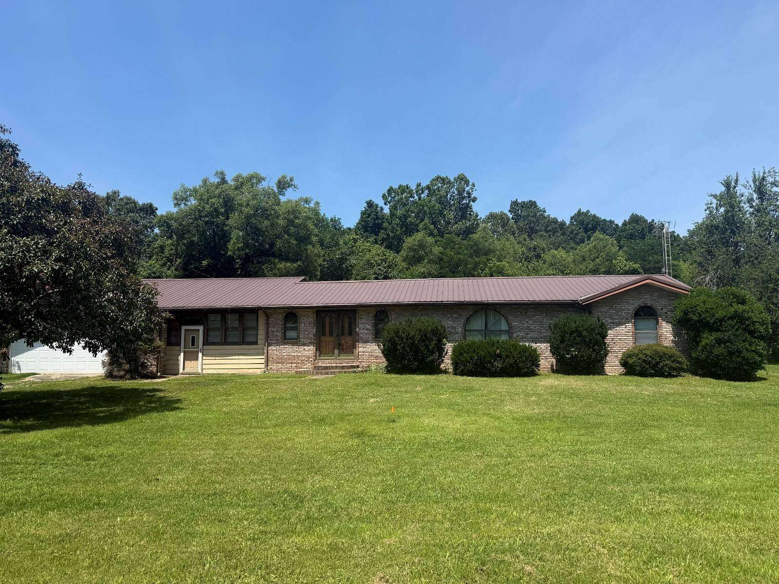 Land with Home for Sale in Marion, Kentucky