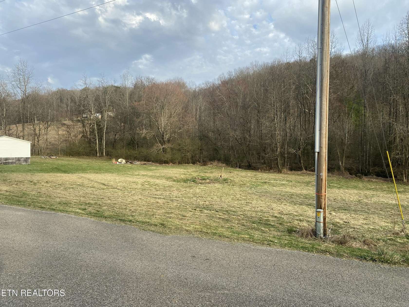 1 Acre of Residential Land for Sale in Rockwood, Tennessee
