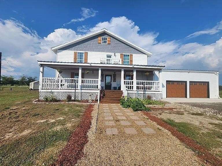 30 Acres of Land with Home for Sale in Lone Oak, Texas