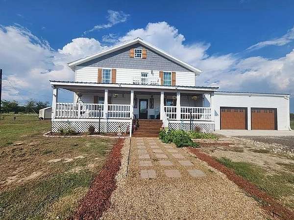 30 Acres of Land with Home for Sale in Lone Oak, Texas