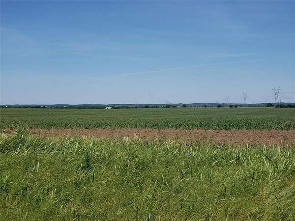 5 Acres of Land for Sale in Valley View, Texas