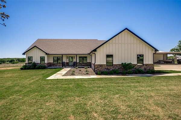 5.32 Acres of Land with Home for Sale in Bowie, Texas