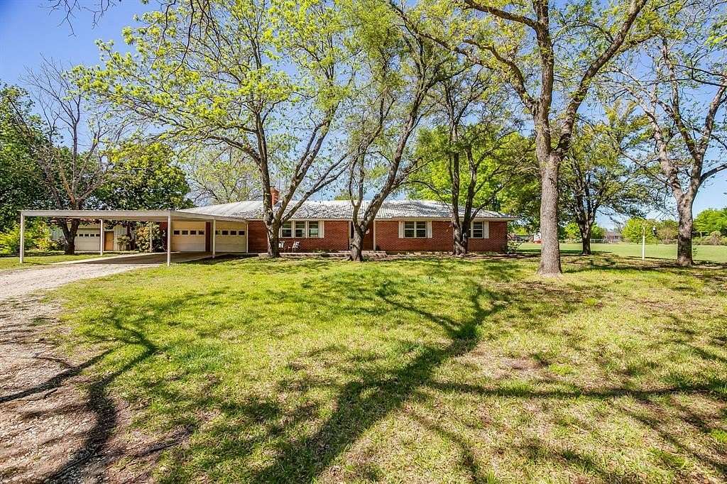 8 Acres of Land with Home for Sale in Granbury, Texas