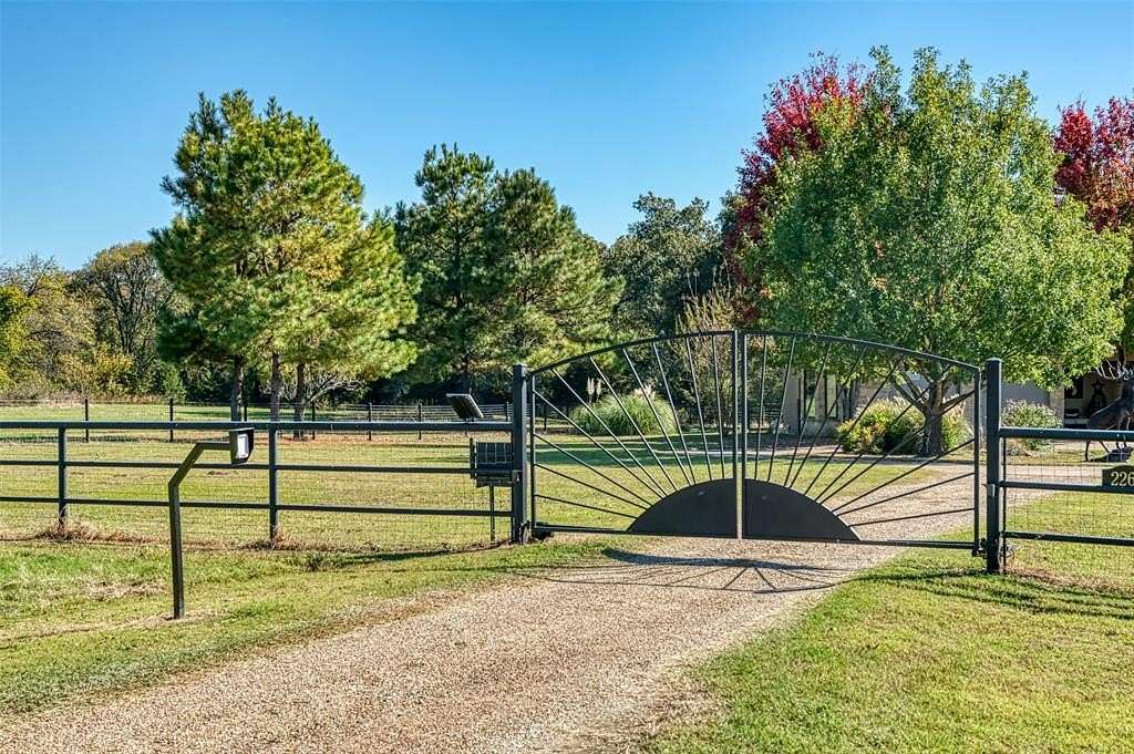 28.4 Acres of Agricultural Land with Home for Sale in Emory, Texas