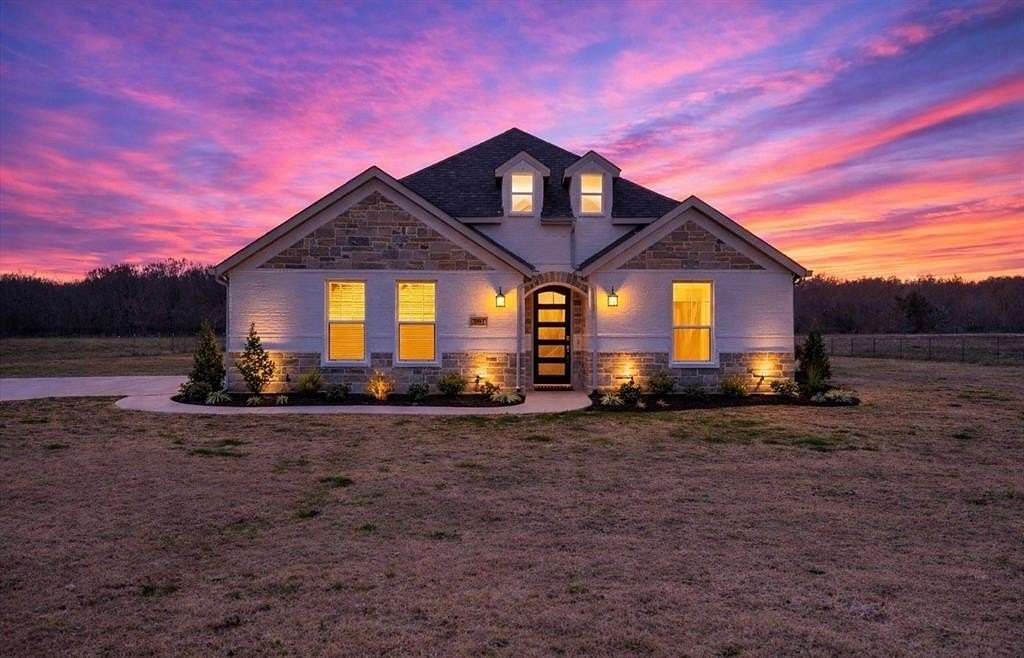 2 Acres of Land with Home for Sale in Caddo Mills, Texas