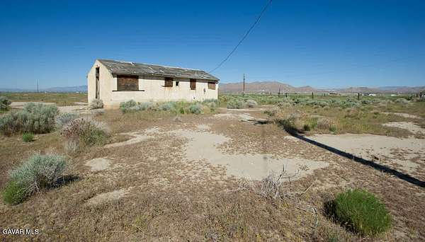 20 Acres of Improved Mixed-Use Land for Sale in Rosamond, California