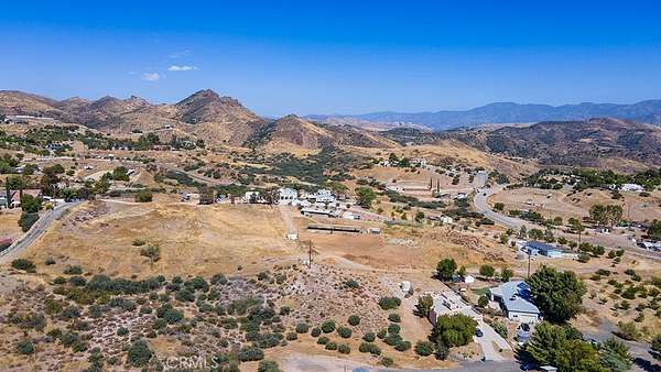 4 Acres of Land for Sale in Agua Dulce, California