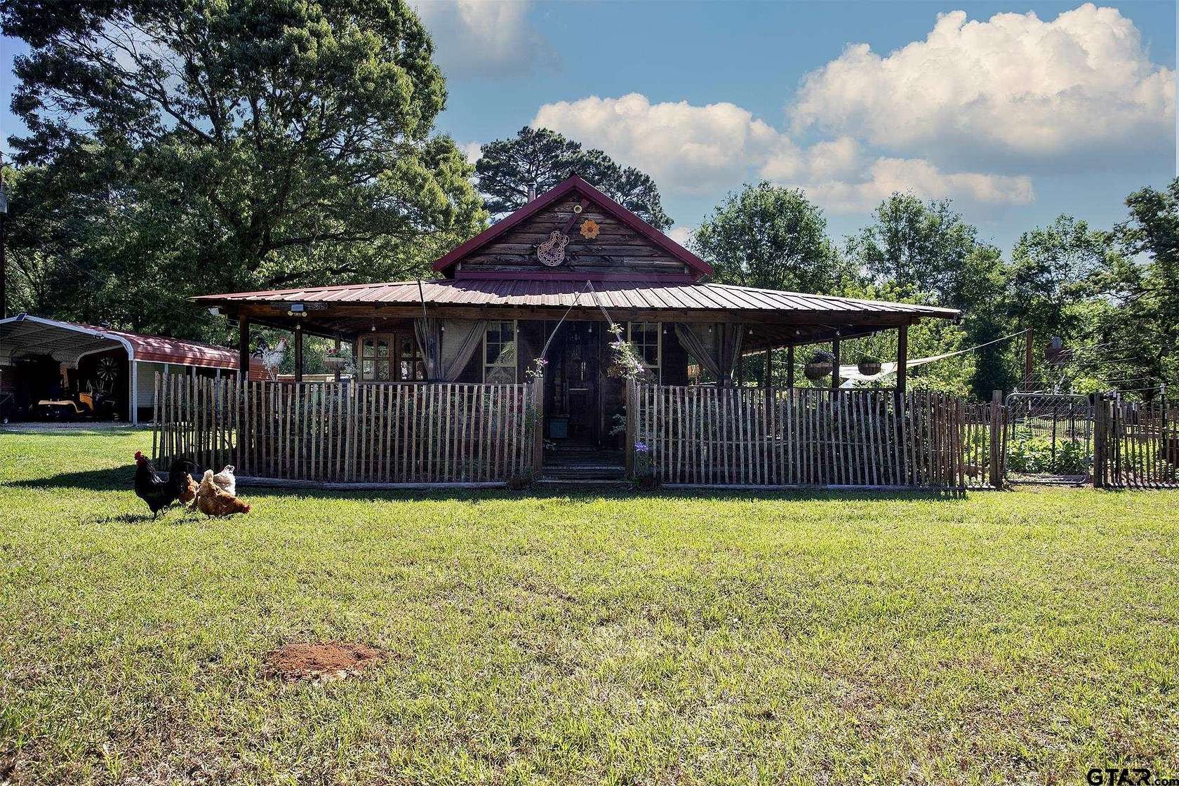 0.96 Acres of Land with Home for Sale in Chandler, Texas