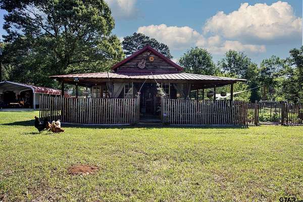 0.96 Acres of Land with Home for Sale in Chandler, Texas