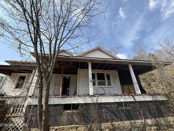 14 Acres of Land with Home for Sale in New Tazewell, Tennessee