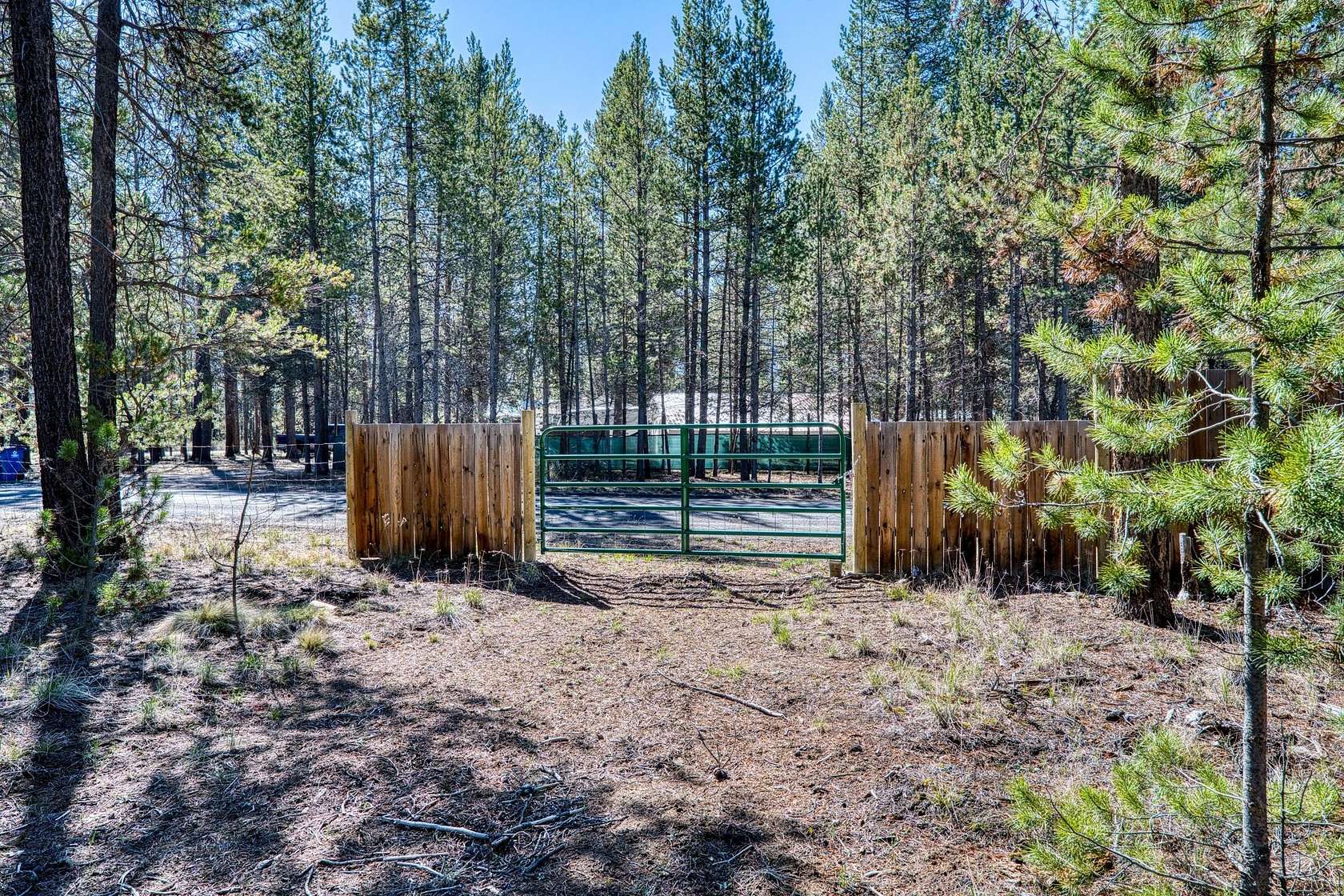 1.27 Acres of Residential Land for Sale in La Pine, Oregon