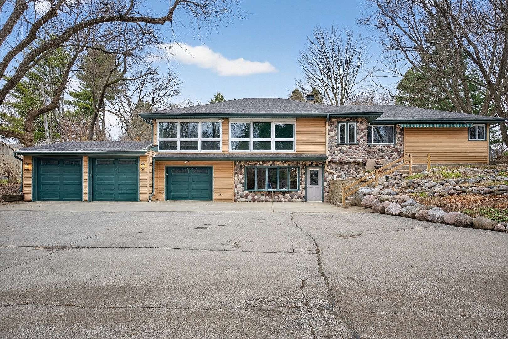 1.5 Acres of Land with Home for Sale in St Charles, Illinois