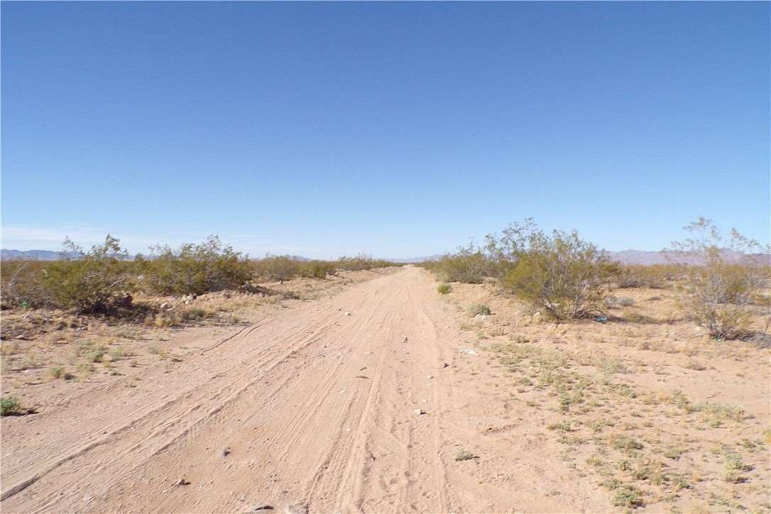 1 Acre of Residential Land for Sale in Golden Valley, Arizona