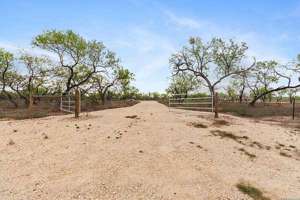 5.5 Acres of Residential Land for Sale in Floresville, Texas