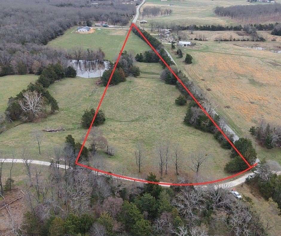 8 Acres of Residential Land for Sale in Harrison, Arkansas