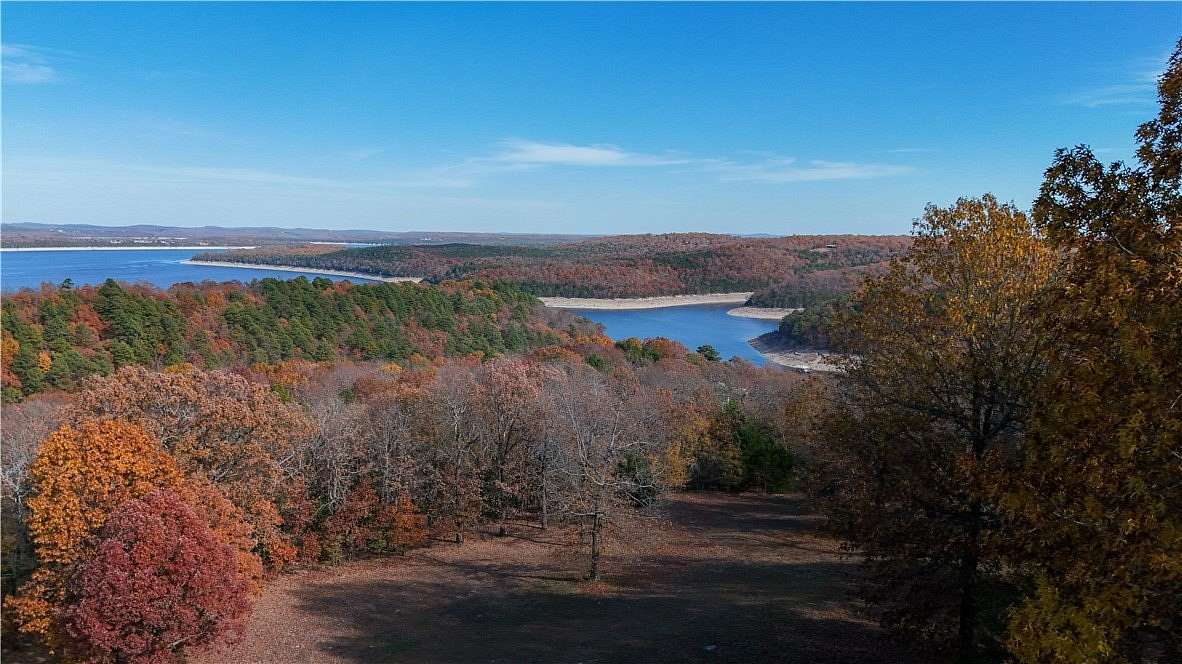 19 Acres of Land with Home for Sale in Yellville, Arkansas