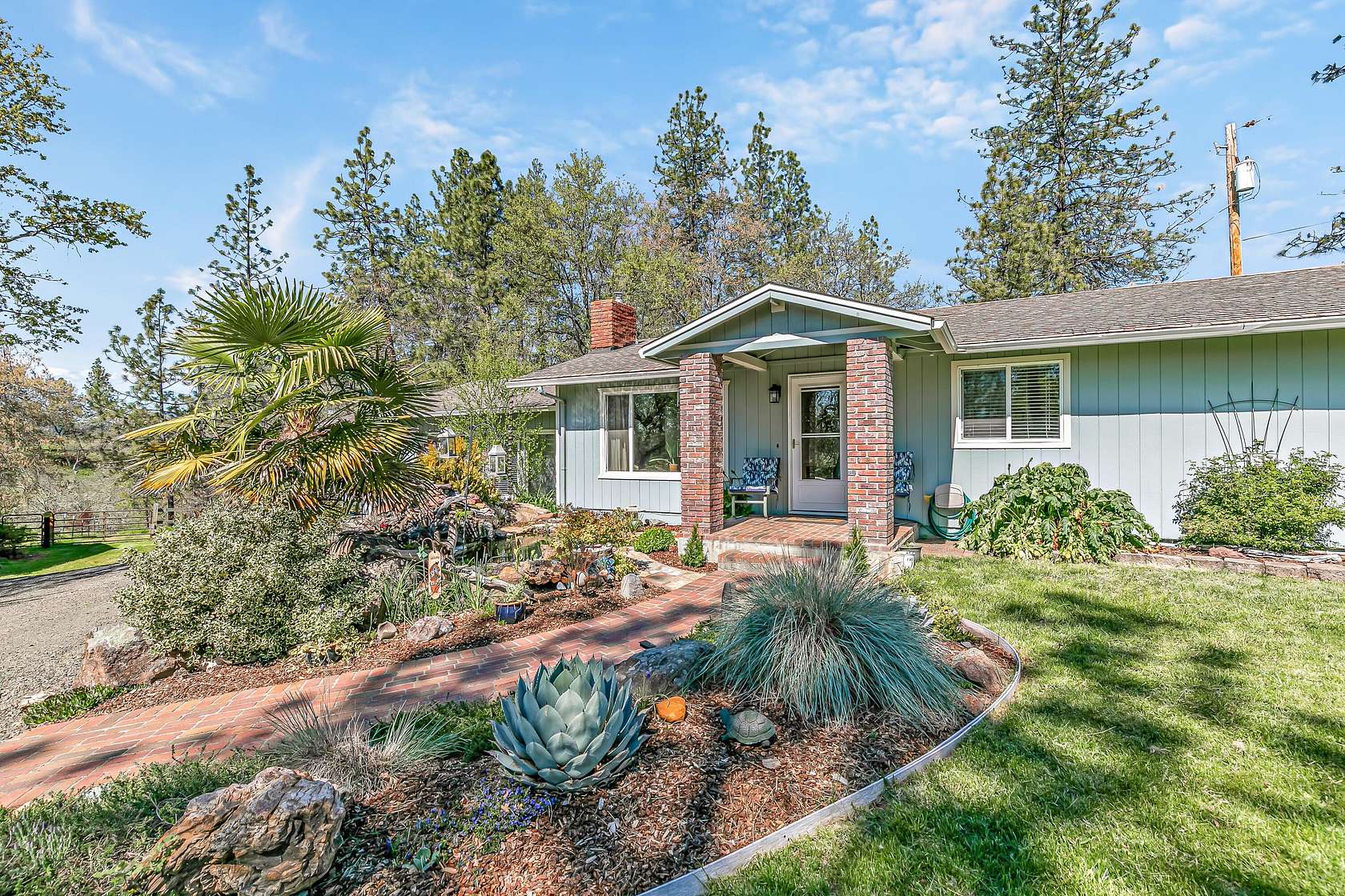 10 Acres of Land with Home for Sale in Eagle Point, Oregon