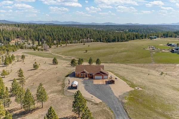 28.9 Acres of Agricultural Land with Home for Sale in Springdale, Washington