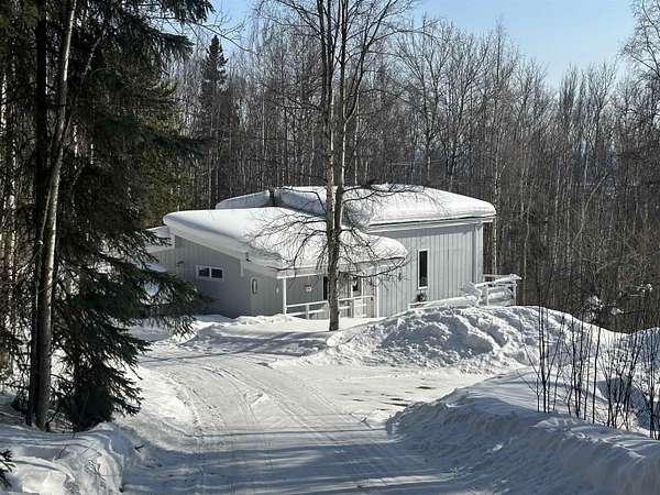2.5 Acres of Land with Home for Sale in Fairbanks, Alaska