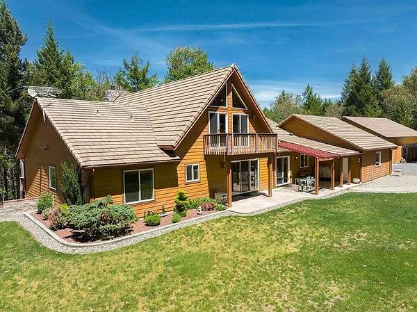 5 Acres of Land with Home for Sale in Grants Pass, Oregon