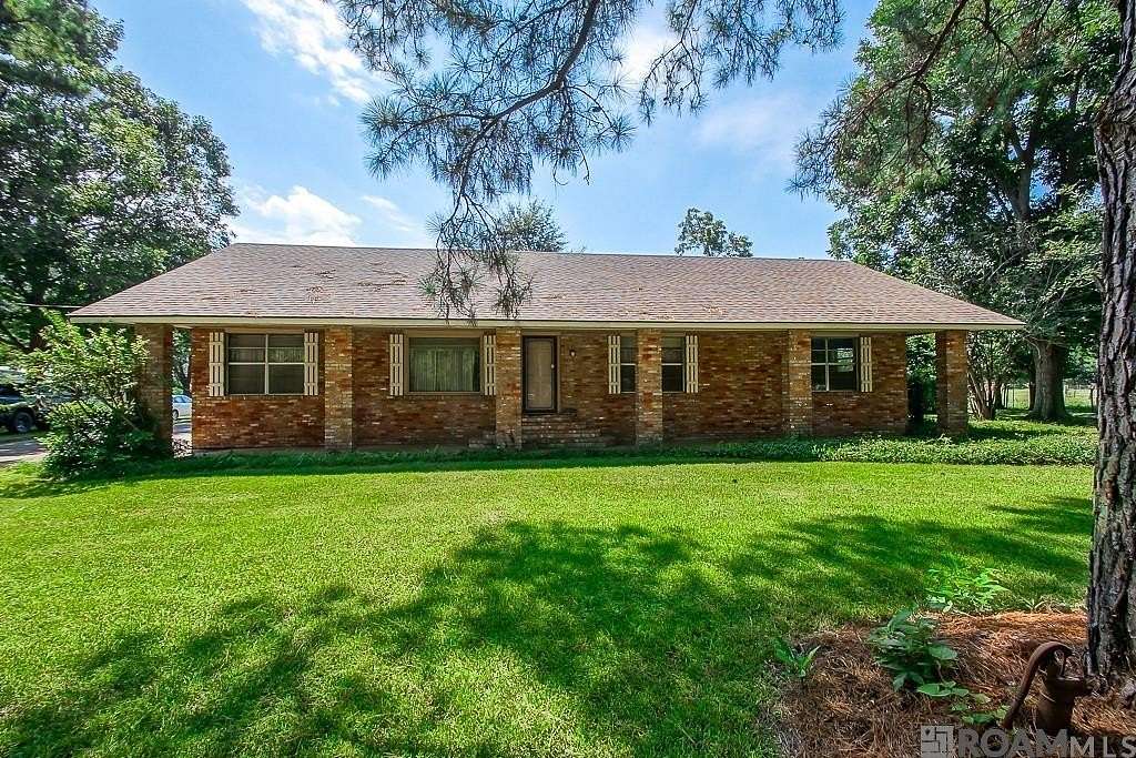 9.3 Acres of Land with Home for Sale in Port Allen, Louisiana