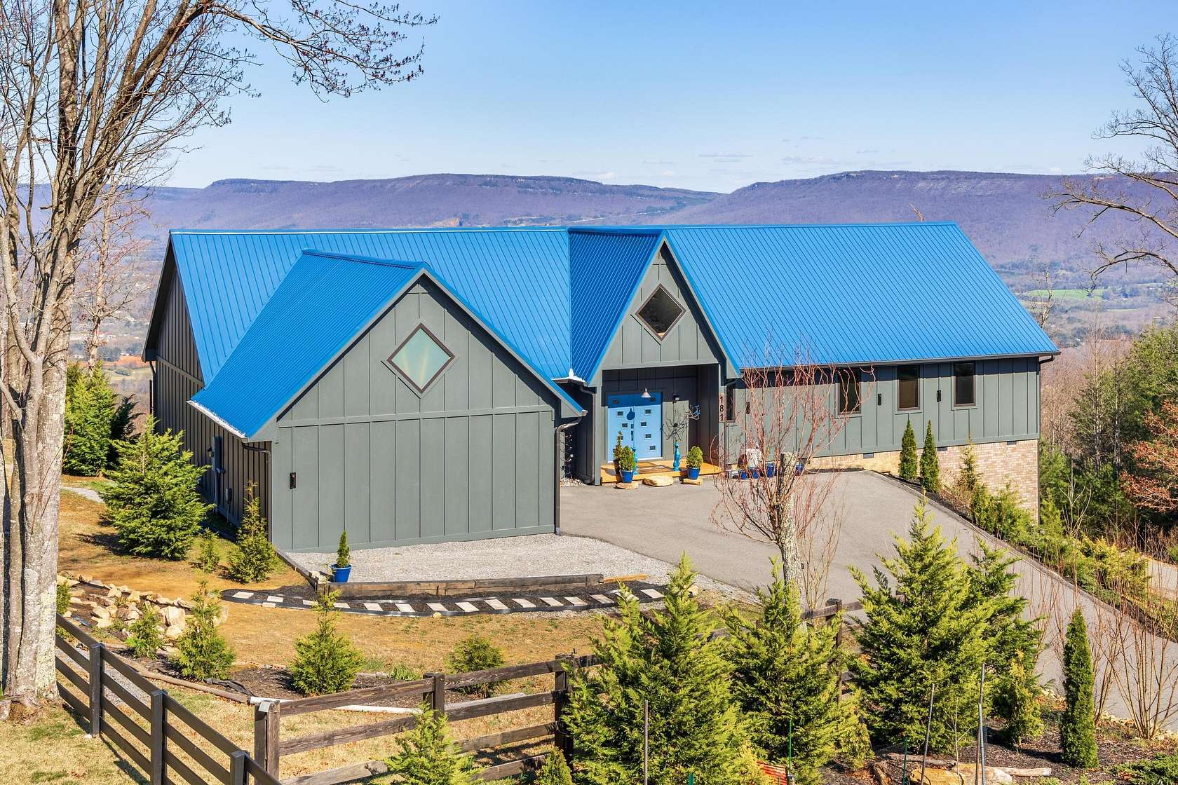 4.27 Acres of Land with Home for Sale in Dunlap, Tennessee