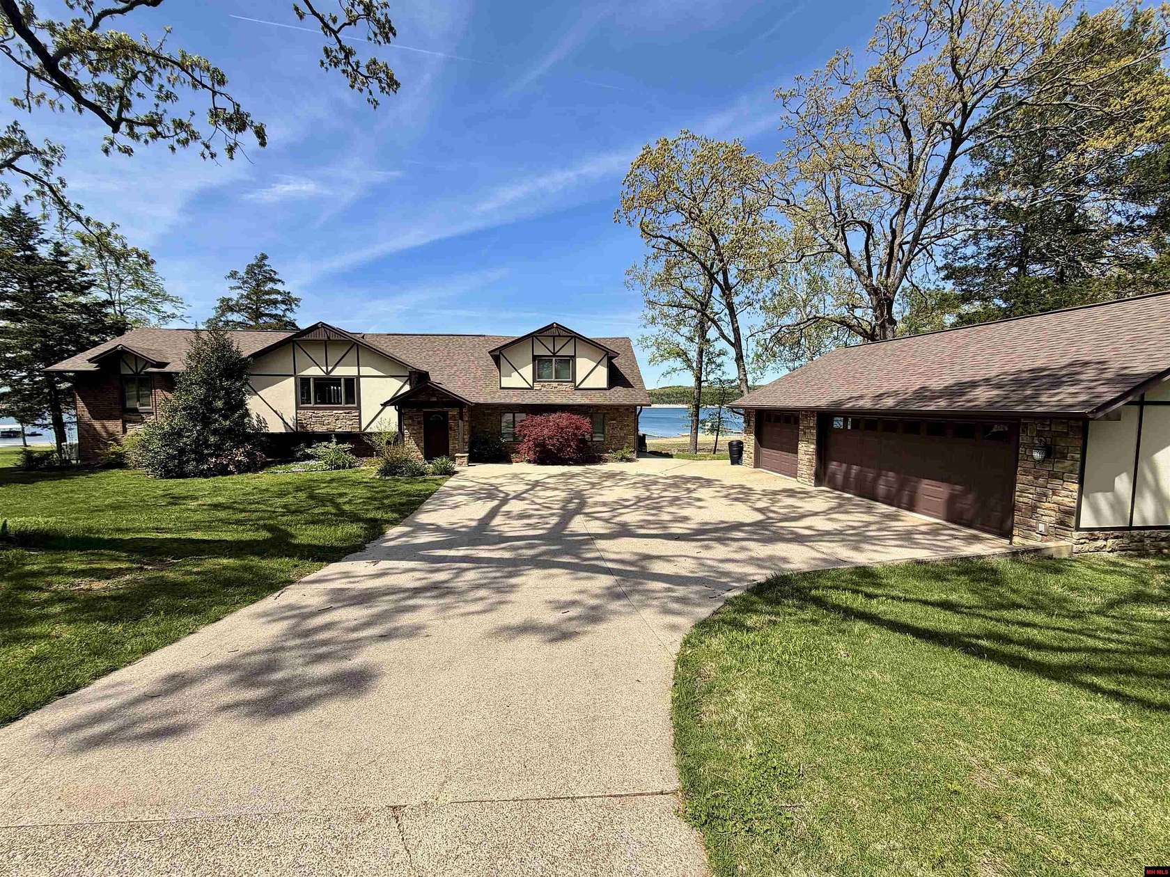 1.53 Acres of Land with Home for Sale in Mountain Home, Arkansas